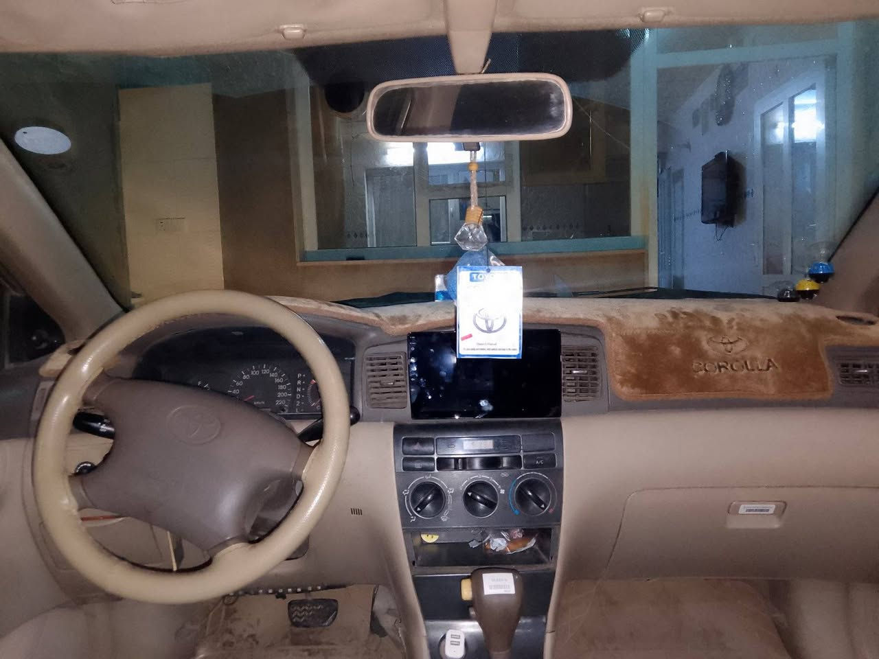 کڕوڵا تەکسی 2004گێڕ تۆماتیک. غازو بەنزین. شاشە ئایپاد.گێڕو مەکینە و تەبریدی بەشەرت. سەنەوی تا مانگی 10/2029نوێیە.
جەمپێکی زۆر خەفیفی پشتی هەیە.پێشی لێدانی نیە بۆ جوانی کراوەتە 2007. چوار تایەی نوێی بۆ بەستراوە. ماڵی کاسبیە.نرخی 107و معمەلە. *********** كويسينجاك, أربيل
