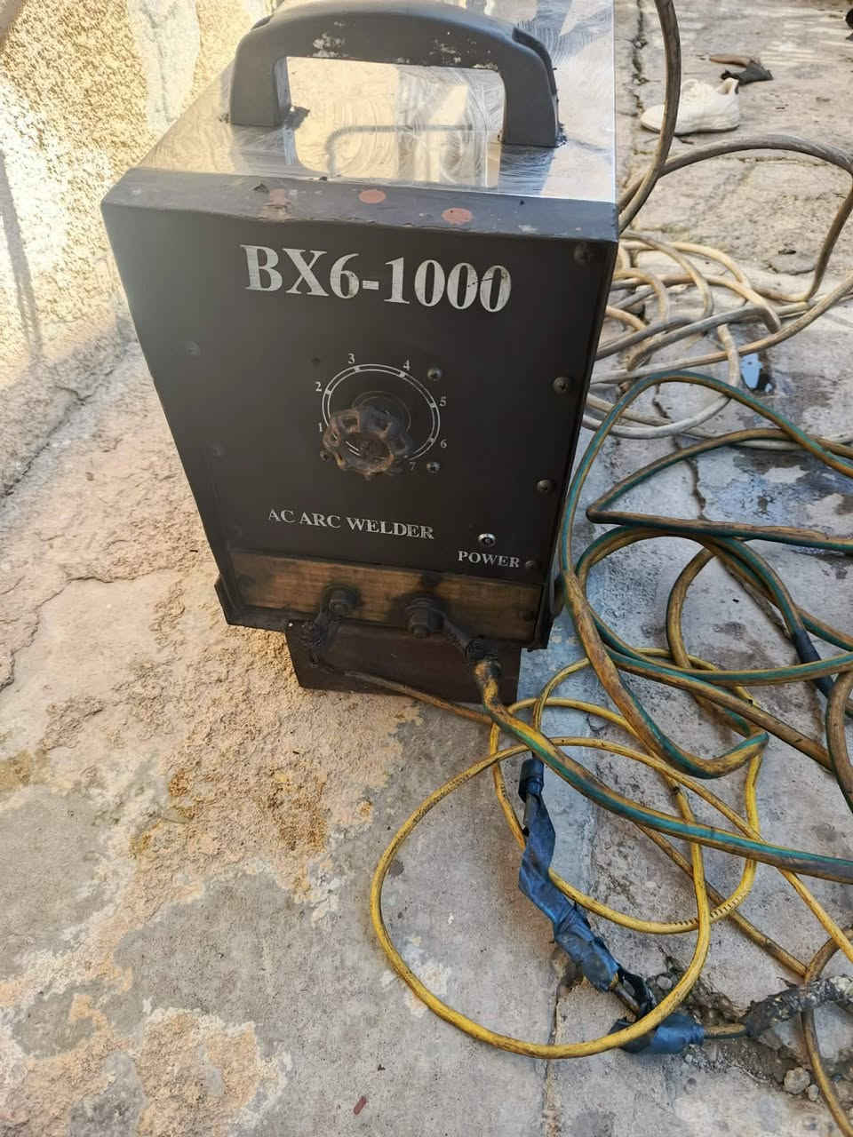 مكينه لحيم شرط اي عيب مابي وزن ثقيل وياه كيبللات 8 متر. تقريبن  100 بي مجال
  
           ***********
