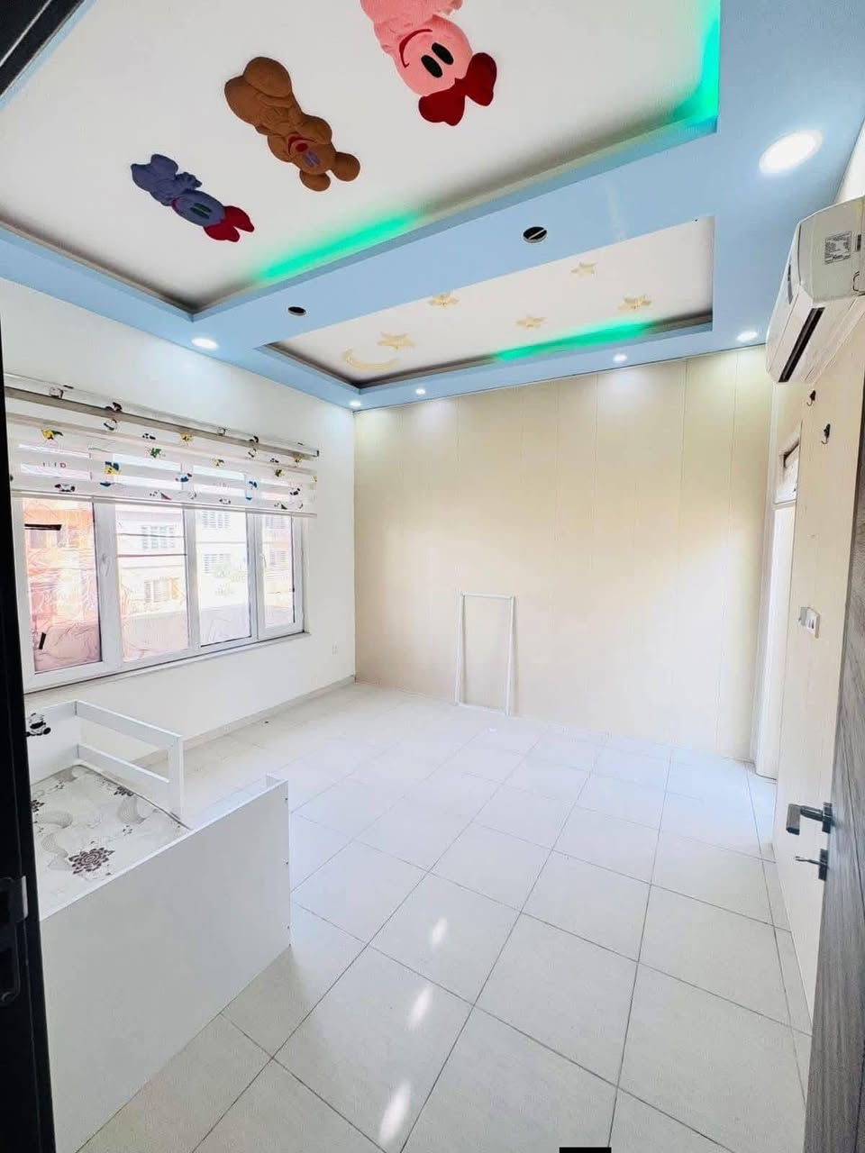 200 متر 3 غرف نوم للبيع مجمع أتلانتك الأمريكي الدار مع كاونتر فقط للاستفسار ***********
