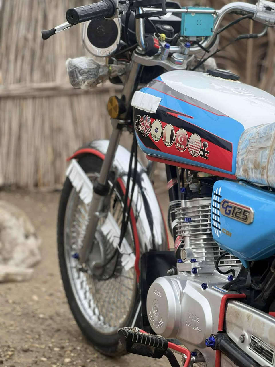 السلام عليكم دراجه للبيع موديل 2023 دراجه احلى من الصور ما مفتوحه اوراق اصولي السعر 600 وبيها مجال***********
