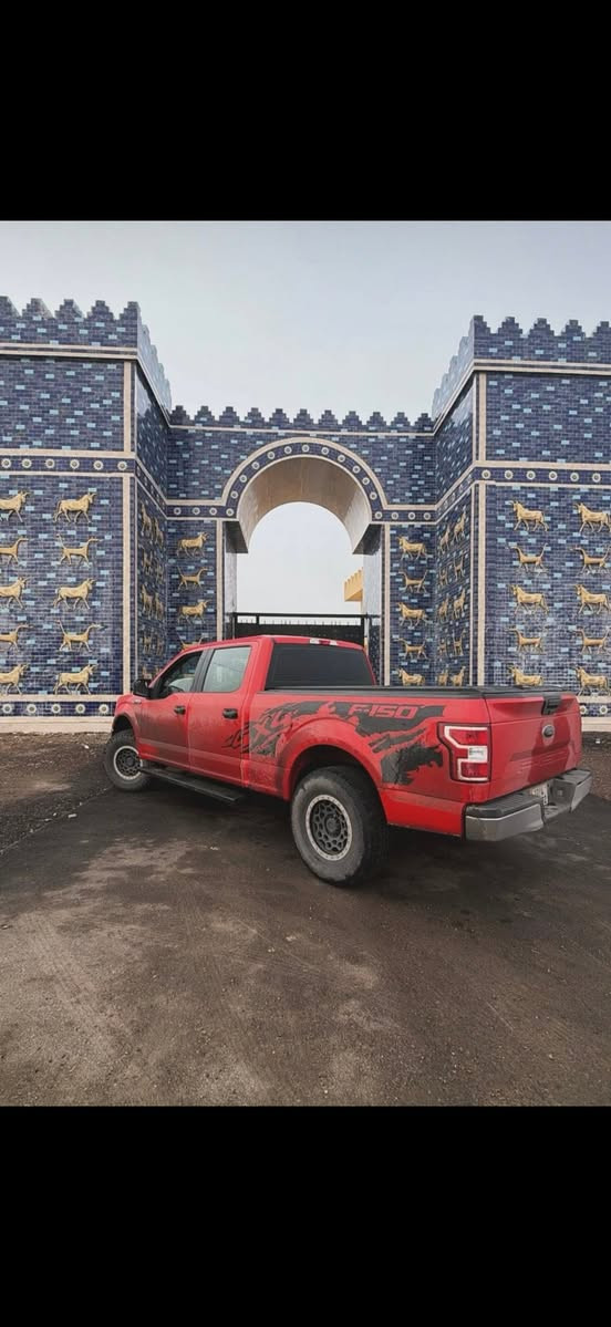 للبيع فورد اف 150 وارد كندي كلين تايتل موديل 2018 السيارة مفولة من كلشي تخم تاير جديد وية سبير وعدة كاملة دوشمة كشنات جديدة مكينة جديدة وجه رابتر سلايت بدي شاشات 2 بيها ماشية 97000 كيلو 
سعر 22 الف
 للتواصل : ***********
