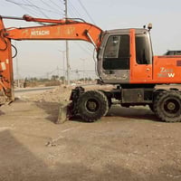 السلام  عليكم  حفارة  هيتاشي للبيع    موديل 2004 للستفسار 07822212263