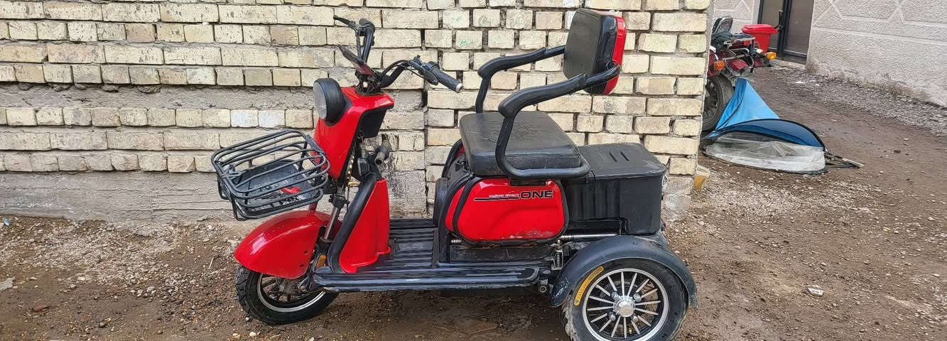 السلام عليكم دراجه شحن ثلاثيه للبيع بطاريات جدد قبل اسبوع مبدلهن نوعيه وينلي الاصليه سعرهه ٥٥٠ مكاني الكاظميه ***********
