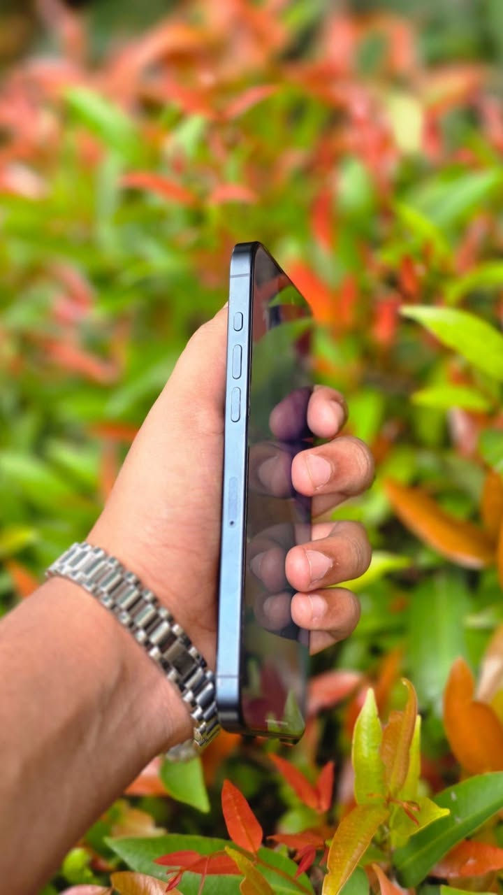 iPhone 15 Pro ماكس بطارية 🔋 85 ذاكرة 256 النظافه فول الاستفسار عن هذا الرقم***********
