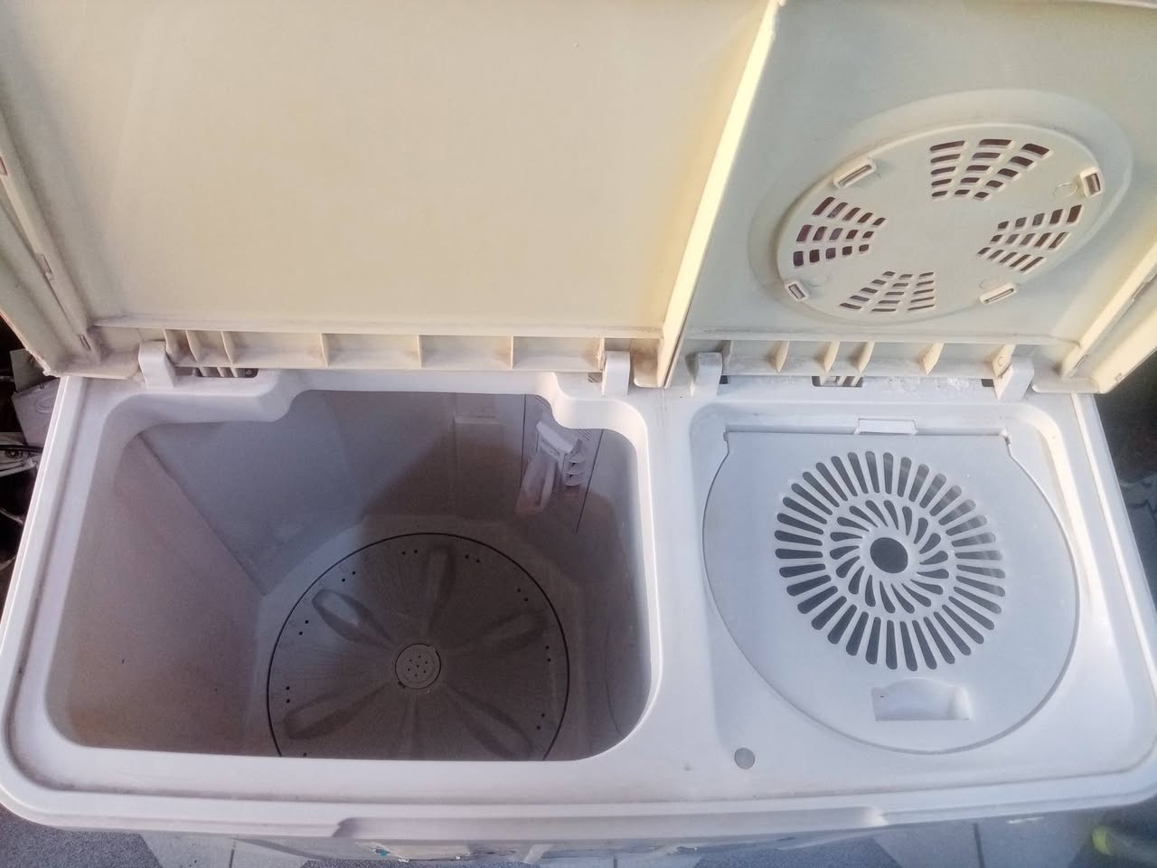 غساله للبيع اخت الجديد سعر ٦٠ وبيها مجال *********** تكريت
