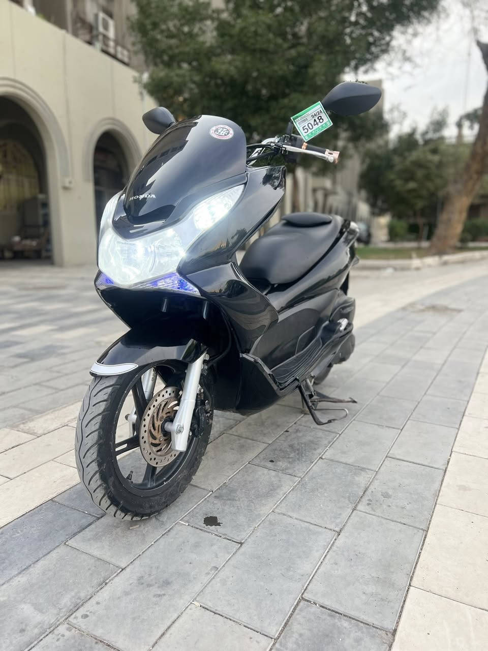 السلام عليكم للبيع دراجه pcxجيل الاول  دراجة جديده معنه الكلمه مال رمبه ماخذها رمبه الدراجه وأعلى ايدي حجم مكينه 150ياباني الاصلي دراجه جديده مال جناي وعلئ ايدي لون  اسود  
ياباني دراجه كامله أستان كهربائي  حساس ازدحام  Aدراجه جديده الدراجه مكينه لوك شلعه معدل خير من اللّٰه دراجه تكول جديده بمعنئ الكلمه واحلا من الصور مال جناي المكان بغداد دراجة مكفوله اي نقص مابيه السعر 1550
وبيها مجال بسيط  مكان بغداد 
اي استفسار ***********
