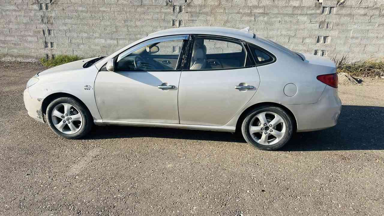 أفانتي 2009 خليجي بأسمي  محرك 1600 عالي مصبوغة عام بيهة تنقيص قليل السعر 86 وبيهة مجال للأستفسار الأتصال ***********
