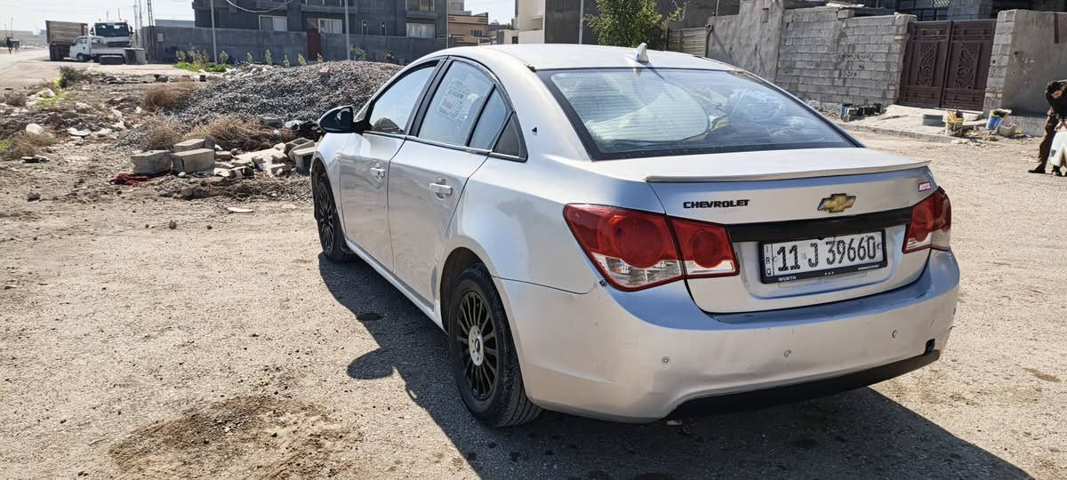 السلام عليكم للبيع دايو لاستي كروز 2009 رقم بغداد انكليزي تحويل ثاني يوم 
مكينه 1800 خليجي بيهة فقط رواجز مققوله كير و مكينه كفاله 
سيارة صبغ عام بدون ضربه قويه فقط طخات و جراد سيارة مابيهة نقص فقط تبريد ترايك من زاخو للبصره 

سعر 63 و بي مجال بسيط للشراي مكاني بغداد المدائن او واسط نعمانيه 
***********
