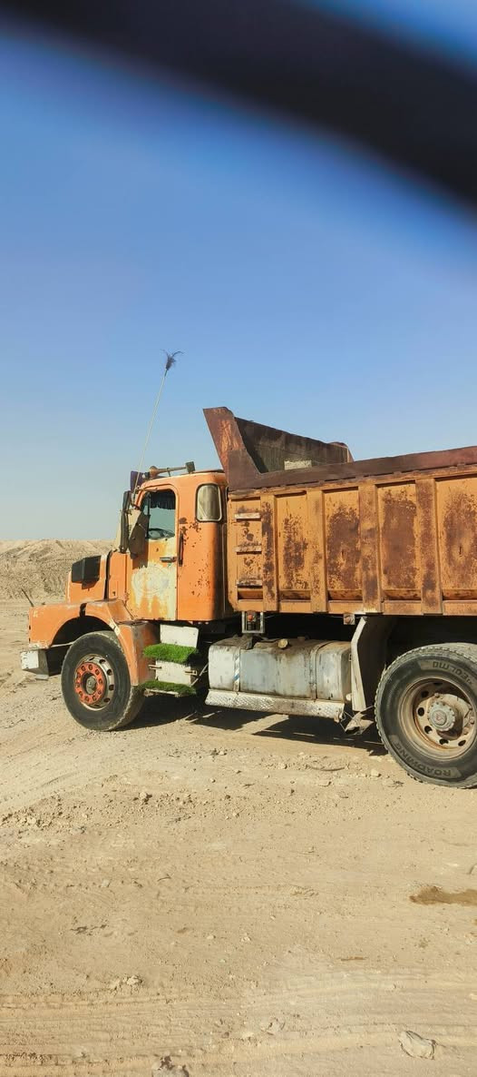 سلام عليكم للبيع فالفو 82  محرك اوربي لاتنقيص ولا تبخير گير 4×4  جاهزه للعمل رقم ***********
