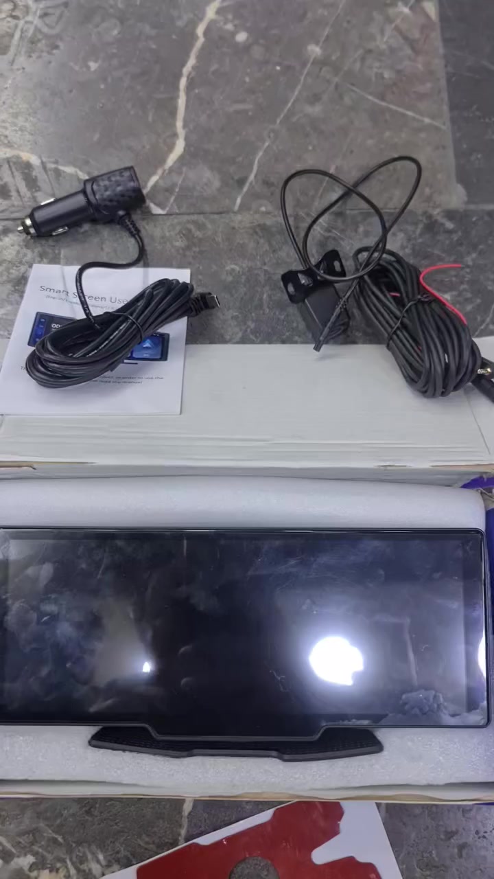 داش كام شاشة لمس ليلي نهاري للسيارة. كامرة أمامية وخلفية. منفذ تابسي وعلى الجداحة كامل مواصفات. تدخل على الكوكل وشوف شنو المواصفات الي بيها. السعر 60  الف مع التوصيل خاص او على الرقم ***********..
