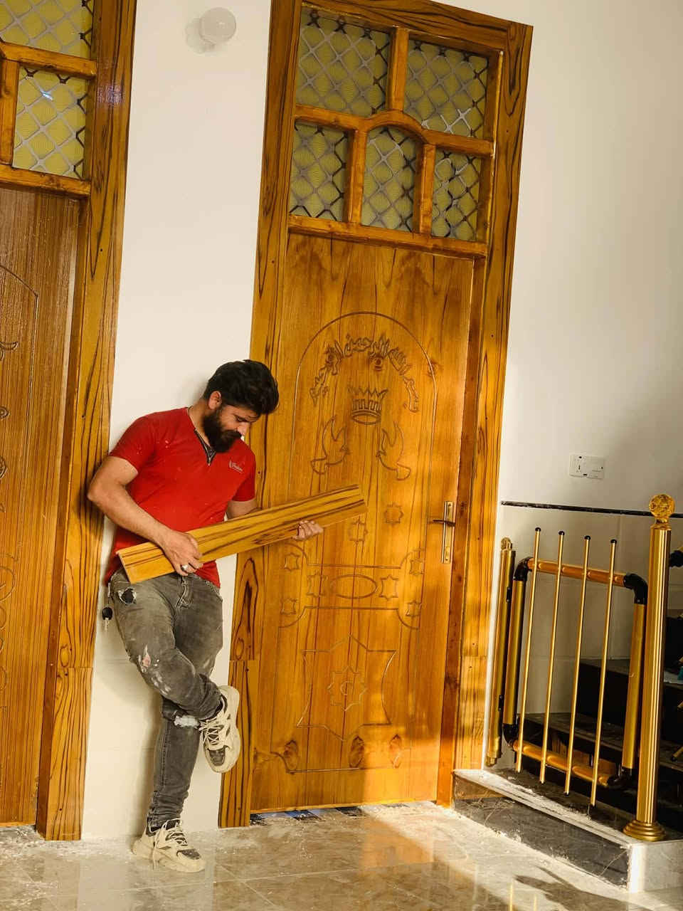 نعزف على اوتار الخشب . ولكم جمال العزف
نجعل الخشب يتكلم بالوانه ورونقه الجذاب
ابواب تجديد صبغ وتغليفه خارجيه 
اصباغ حراريه نجارة العگيد لكل جديد
وكدامكم ابو البيت الورد مهند 
الف مبروك وبالعافيه حبيبي
للحجز والاستفسار واتساب
***********
