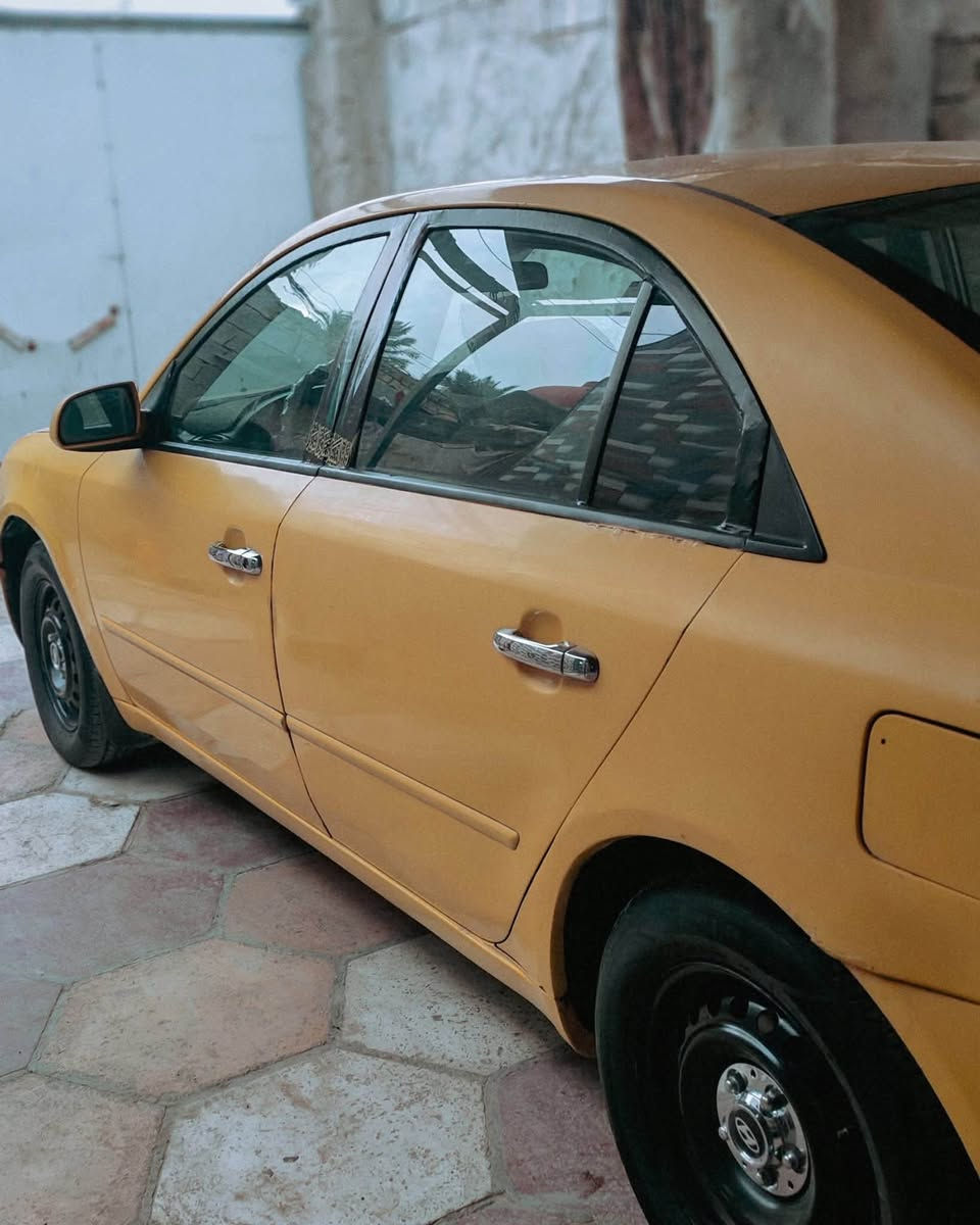 السلام عليكم للبيع او مراوس  سوناتا 2006 خليجي محرك 2000 كير عادي رقم مثنى الجديد تحويل مباشر مصفره هيئه وغرامات كير مكينه حداديه  شرط السعر.75 وبيه مجال  ***********
