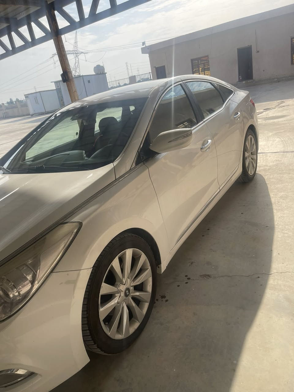 🚗 للبيع هونداي أزيرا 2013 خليجي كفاله 🚗
المواصفات:
موديل: 2013
النوع: هونداي أزيرا
المواصفة: خليجي
المحرك: 6 سلندر 
القير: أوتوماتيك
المكيف: بارد ❄️ +تدفئة🔥 
المقاعد: كهرباء
تخم تاير جديد
راديترات مي وتبريد جديد
حدادية خلفي امامي جديد
دسكات جديد
منظمومة تبريد من كومبريسر الى فريز جديد
السيارة خالية من الحوادث خليجي
المحرك ممتاز كفالة
الكير ممتاز كفالة
📍 الموقع: ميسان/ العمارة
💰 السعر: 130— ( قابل للتفاوض)
📞 للتواصل ***********
