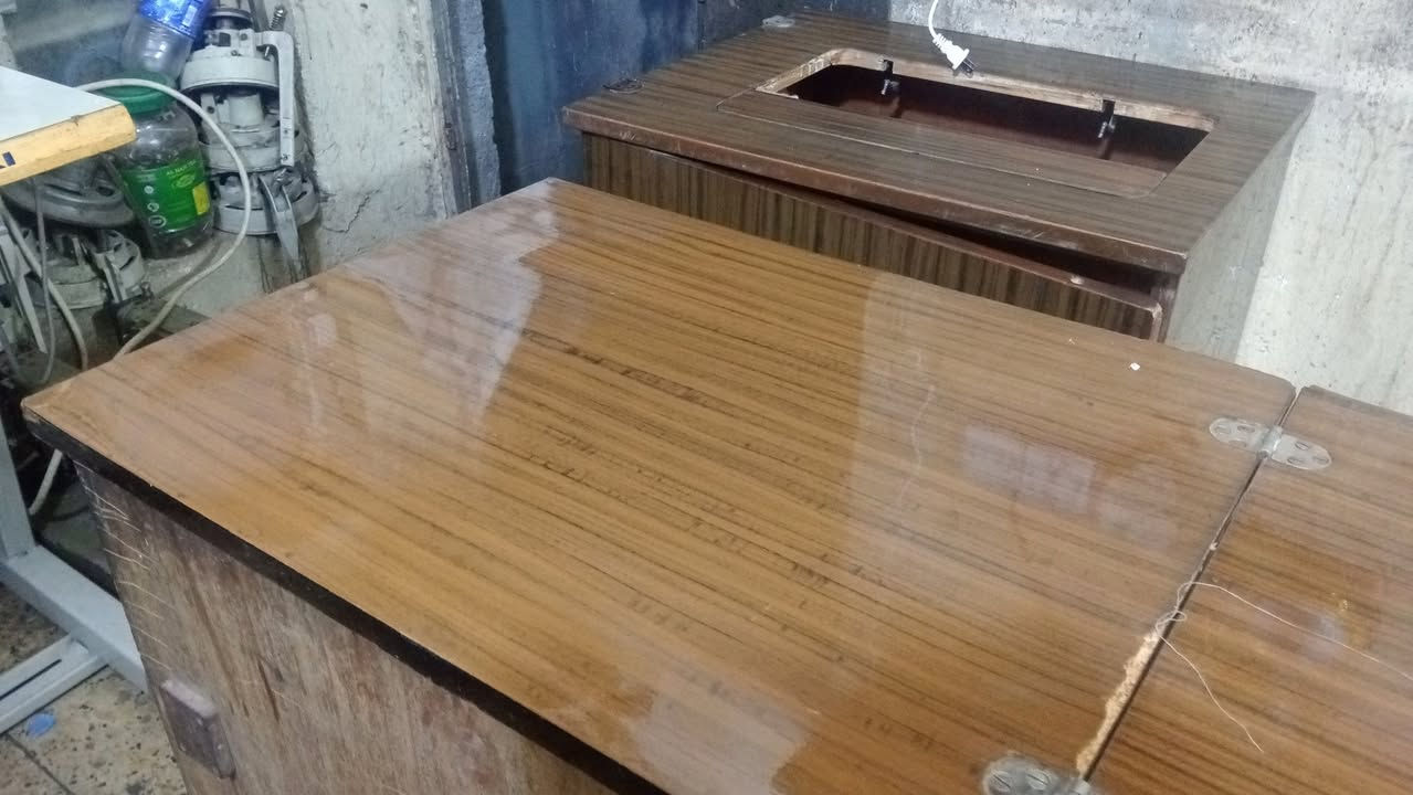 مكينة خياط وزكزاك بولوني السعر 150بغداد***********
