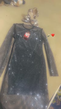 فساتين للبيع كولش جديدات والله ماخذتهم كولهن الواحد ع 70  حاليا الاسود...