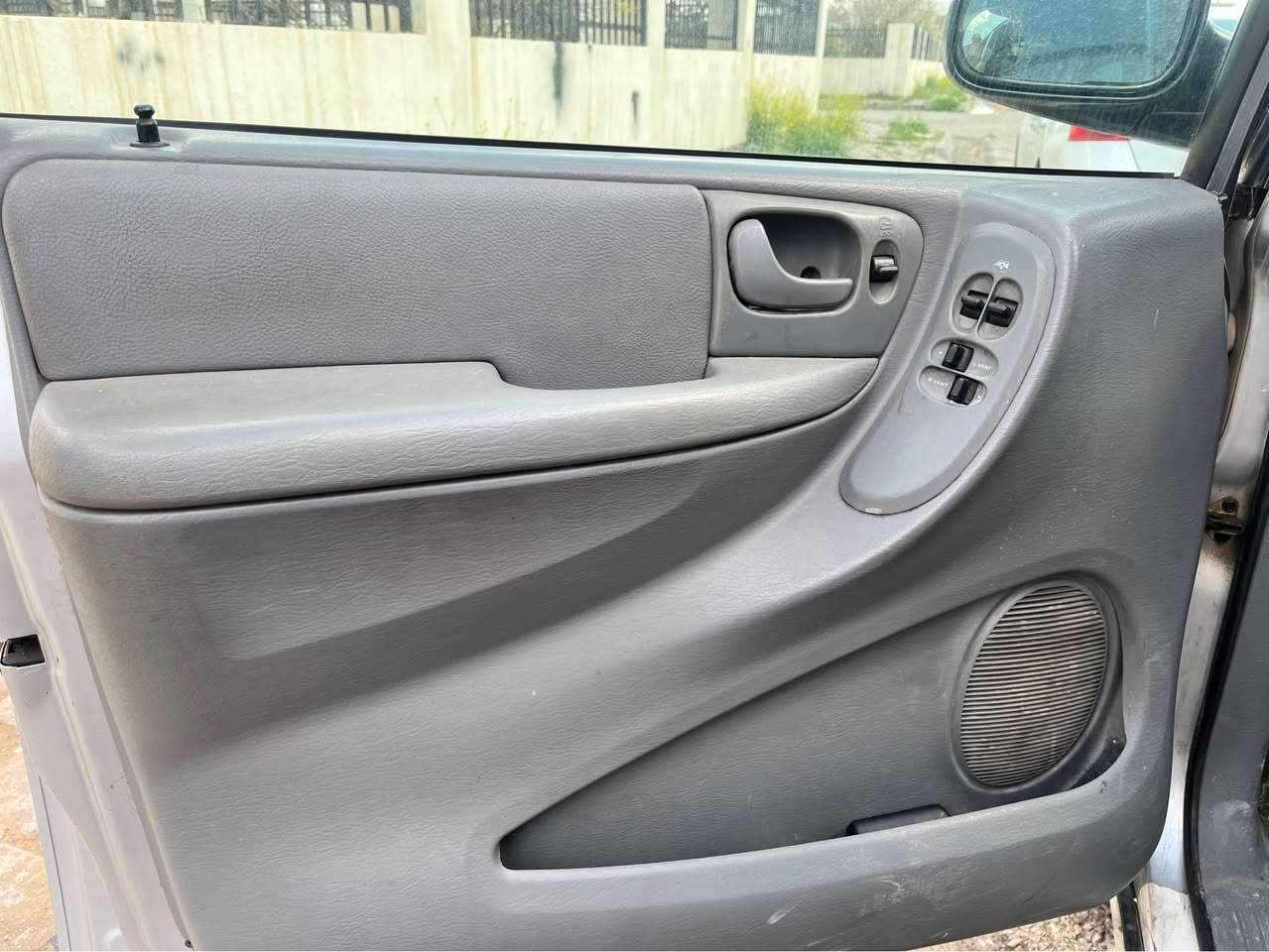 سلام عليكم
كلايسلر تاون كانتري موديل 2005
سنوية لغاية 2034  مشروع وطني وباسمي
اربع اطارات (تايرات) وباتري جديد قبل شهرين شديتهن 
بدون صبغ وتبديل سيارة عل البلاد
محرك ستة سلندر اوباما 3300
كير ومحرك مكفولة شرط 
والبقية بالصور واضحات 
السعر خاص
*********** كركوك, العراق
