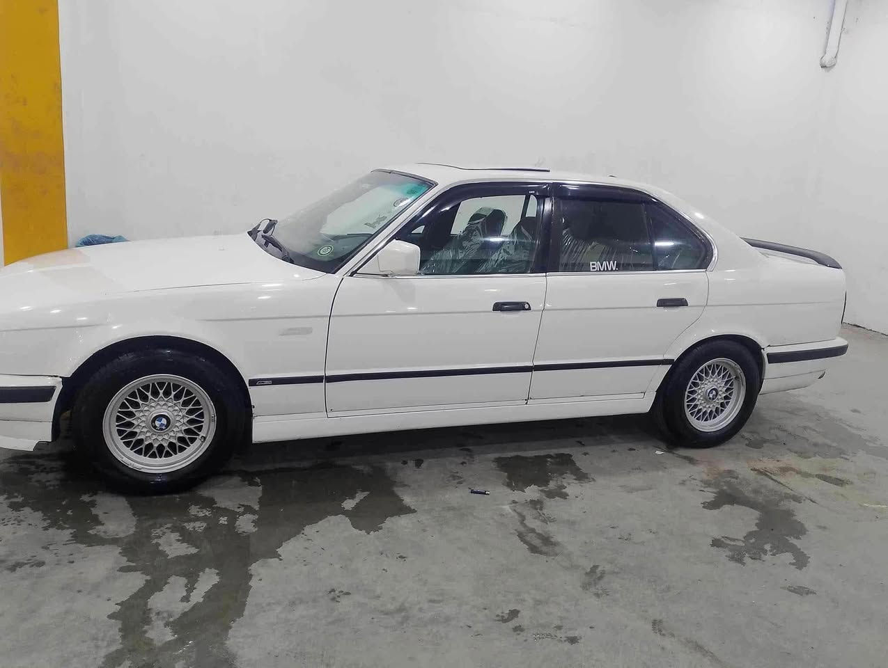 BMW
مۆدیل ١٩٩١. سەنەوی صلاح لدین  ٥٢٠ کبس گیر تەرح دوو جاملخی دوای بۆیاخە  زەربە و دعامی نیە   سەرفوو بخاری نیە  سعری ٣٥ معامەلە 
کەلار
*********** Singapore
