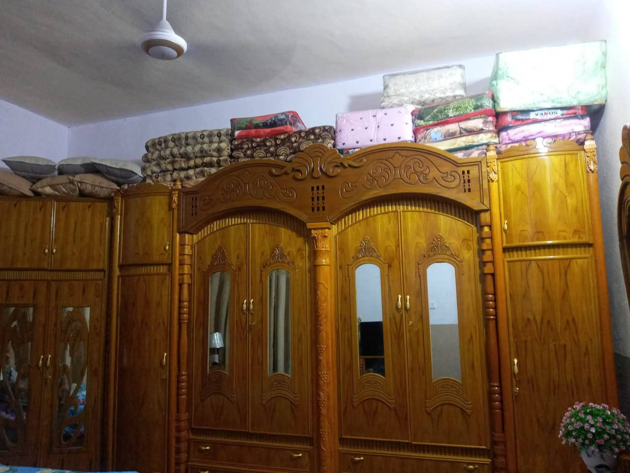 غرفه اخشاب للبيع للتواصل ***********
