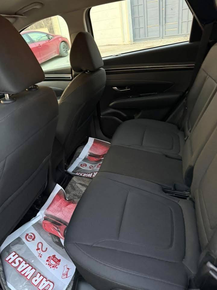 السلام عليكم للبيع توسان امريكي موديل 24رقم بغداد السياره بيه قطعه صبغ بدون تبديل وبيه بارد مؤشر بالسونار  ماشيه 9 الف ميل جديده كلش العنوان حله شارع 80 السعر 185قفل الشراي يتصل ***********
