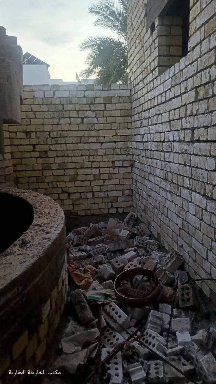 🏠 هيكل بناء حديث.. صُمّم ليكون بيت العمر! 🏠
إذا كنت تبحث عن الرقي، والمساحة، والموقع القريب من كل شيء.. مكتب الخارطة العقارية يقدم لك هذا العرض المميز:

📍 الموقع: الحلة -قرب كوين بارك . 🛣️ المميزات: الشارع بي #مزارع_جميله_جدا وشوارع واسعة (10) متر مبلطة،قريبة جداً من الشارع العام.

✨ تفاصيل البناء (تصميم عصري):
المساحة 200 متر #زراعي_سند٢٥ ، مقسمة بذكاء لتتوفر لك الراحه
🛌 غرفتين منام واسعة.
🛋️ صالة استقبال فخمة + قاعة داخلية مميزة .
🍳 مطبخ تجاري.
🚿 صحي مجمعات (داخلية وخارجية).
🚗 كراج سيارة واسع .
💰 السعر: 120 مليون (وبيه مجال قليل للجادين).
📱 لا تضيع الفرصة.. اتصل الآن للمعاينة: ***********
📍مكتب الخارطة العقارية نحن لا نبيع عقارات فقط.. نحن نختار لك مستقبلك.
