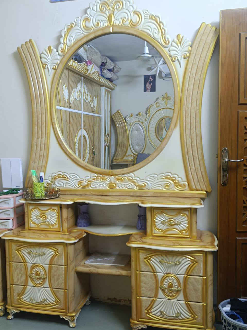 السلام عليكم غرفه نجاره عراقيه تصميم ايطالي ضخمه كلش الله يشهد
سعرها مليون و 400.اني مشتريه مليون و 800
الاستفسار *********** وتسااب
