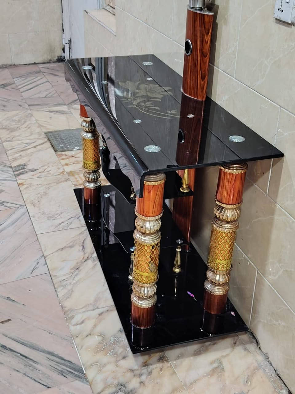 ميز شاشة البيع السعر 30 وبي مجال حك الجية ال مكان كربلاء حي العباس ***********.      وبي واتساب
