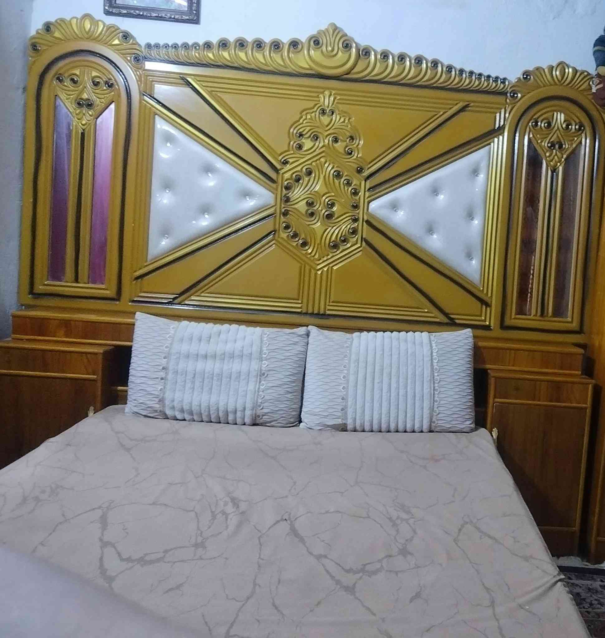 سلام عليكم غرفه البيع 650وبيه مجال
***********
