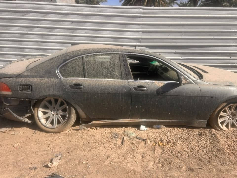 سلام عليكم
شبابنه الطيبه السياره ادوات ادوات 
باخره فول مواصفات 2004 
محرك V8 شرط نعومه فول 
 محرك وكير كفاله 
الداخل نضيف 
البقيه شوفت عينك 
تنباع ادوات السياره خلي سعرك بحك الله 
او مراوس ب سياره اصولي هم ترهم تصال ***********
