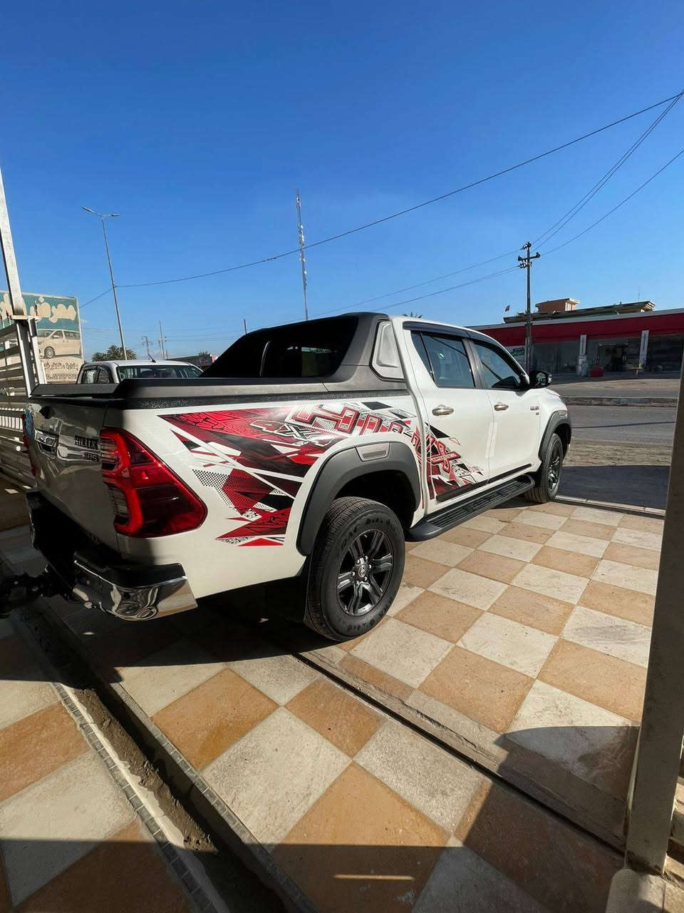 السلام عليكم
🔹بيكم هيلوكس 2021
🔹كفالة عامه 
🔹ماشيه 90
🔺سعرها 330 وبي مجال

للاستفسار يرجى الاتصال على الارقام ***********
