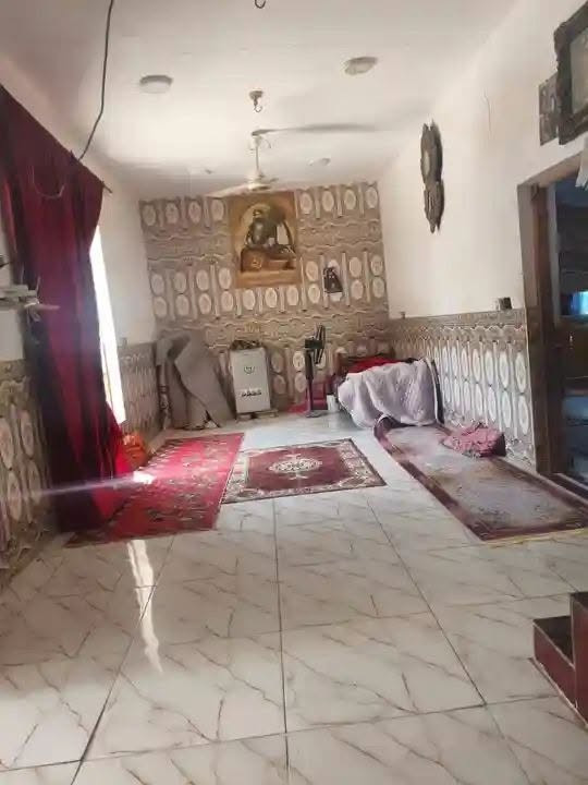 بيت زراعي للبيع  منطقة الصدرين بيت مرتب مساحته ٣٠٠متر بناء كامل غرفتين وصاله ومطبخ واستقبال ومطبخ وحمام داخلية وخارجية /اتصال على الرقم/ ***********/ ***********
