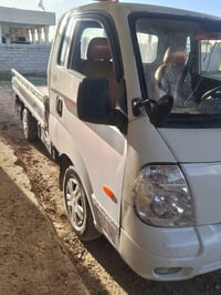 كيا للبيع موديل2005 مكينه 2700 تخم تاير كهربائيات شغاله رقم انكليزي سن...