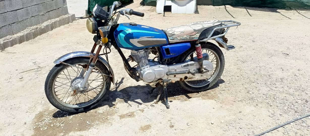 البيع موديل 21 ما مفتوحه بس بدون وراق سعر 400 وبيها مجال  المكان زبير مزارع نامه رقم ***********
