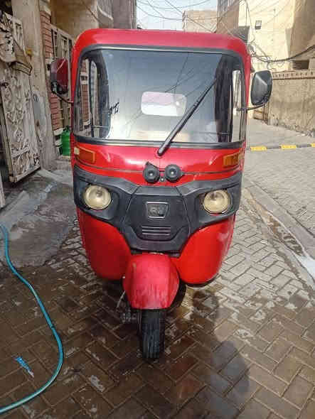 السلام وعليكم تكتك للبيع موديل ١٨ اوراق كامله معمره بيها بس دبل الخلفي سعرها 3.750 بيها مجال قليل الشراي اتصال او واتساب *********** بغداد اصليخ قريب عل شعب
