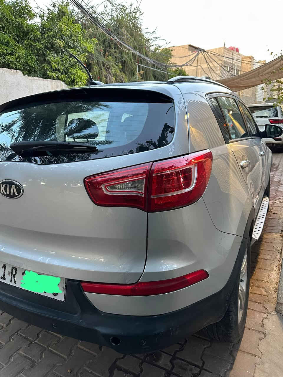 السلام عليكم سبورتج 2013 وارد امريكي مكينه 2400 دوش بحاله ممتازه السياره باسمي  داخله كلين  وصار بيها هنا قطعه وحده جاملغ امامي ايمن فقط ماشيه 100 الف
السعر 138 وبيها مجال بسيط 
المكان كربلاء 
رقم الهاتف ***********
