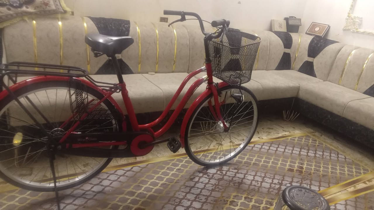 السلام عليكم باسكل بناتي حجم 26 نضيف كامل  حساس دينمو  شغال سعره 110 وبي مجال الشراي 
مكاني بغداد مدينة الصدر 
***********
