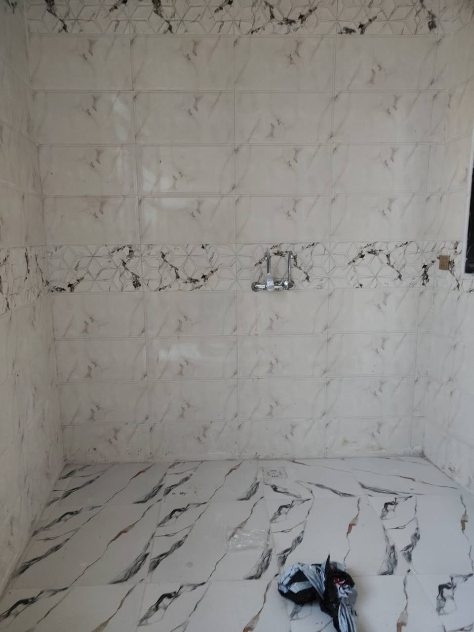 ✨
بيت 50مترقرب مجمع سيد اسماعيل 
  بيت جديد شغل درجة اولى 
خدمات ماء ومجاري وكهرباء  عرض الشارع 10م
العنوان كربلاء قرب مجمع سيد اسماعيل السكني
قرب جامعة كربلاء قرب مدينة الزائرين 🛣️
السعر 31 مليون سند ٢٥قرار محكمة مكاتبة مع صاحب الأرض مباشر يبعد عن لامام الحسين اقل ١٠دقائق بلسيارة 
للاستفسار الاتصال على الرقم التالي 
*********** اتصال واتساب 
***********  اتصال واتساب 
يبعد عن لامام الحسين اقل ١٠ دقائق بالسيارة
#عقارات
