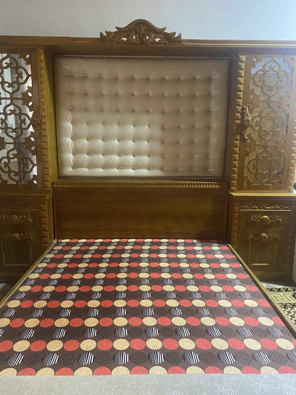 السلام عليكم غرفة نوم صاج اصلي 5 ملم 
حيل نضيفة واستعمالها حيل قليل حيل 
6 ابواب 
السعر .مليون ونص وبيها مجال 
للاستفسار الاتصال على الرقم 

‭0750 236 8981‬
