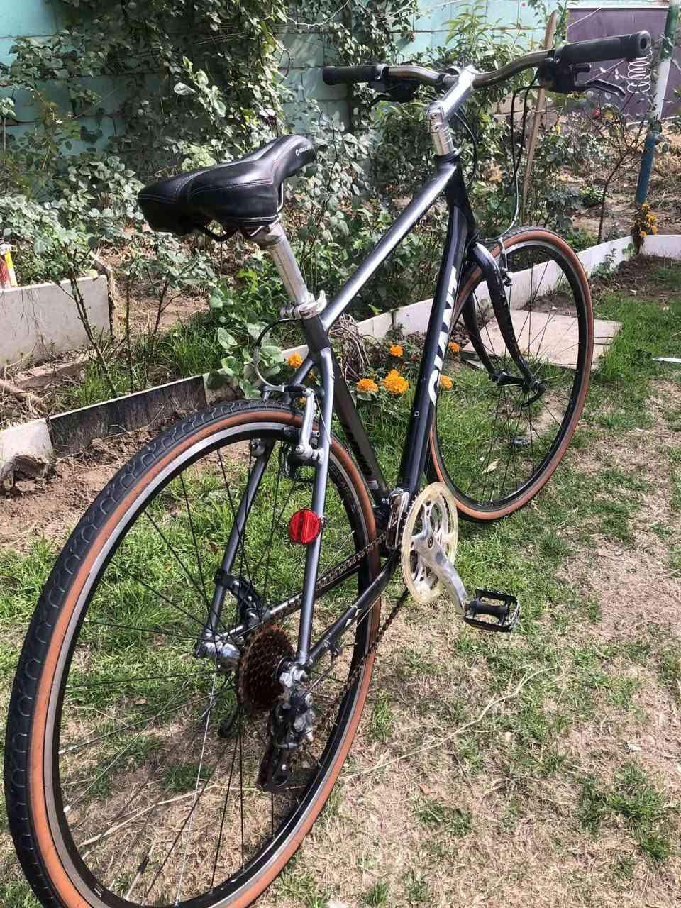 السلام عليكم
باسكل من نوع c700
ماركه جاينت 
الحجم 28
السرعات خلفي 7 امامي 3
موديل 2020
المعدن المنيوم 
لشه مضلع 
الباسكل كامل مابي اي نقص كله شغال ونضافته 90%
رقم ***********
