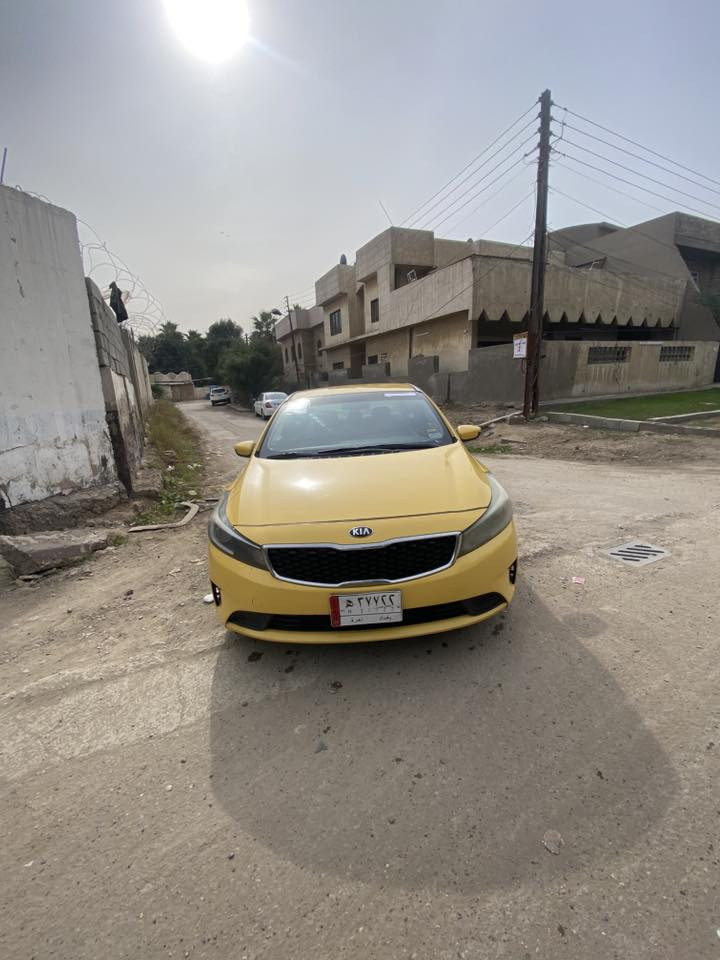 سلام عليكم كيه فورتي للبيع وارد أمريكي حادثه جاملغ بدون داخل لغد شاصي مكفولات  مديل 2017سياره جاهزه من كلشي مال جني ماتصرف عليه شي مكان بغداد 
سعر 115بيه مجال
***********
