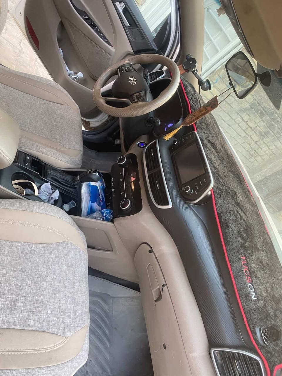 السلام عليكم 
توسان موديل 2020
رقم نكليزي سياره باسمي تحويل ثاني يوم 
السياره مكلوبه ومعمره ومصبوغه عام 
كير ومكينه مكفول كفاله عامه سياره فول مواصفات تخم تأير ووسط تبريد شغال صدر أمامي وخلفي جيد جدا  السياره خير من الله 
السعر 150وبيها مجال
***********
