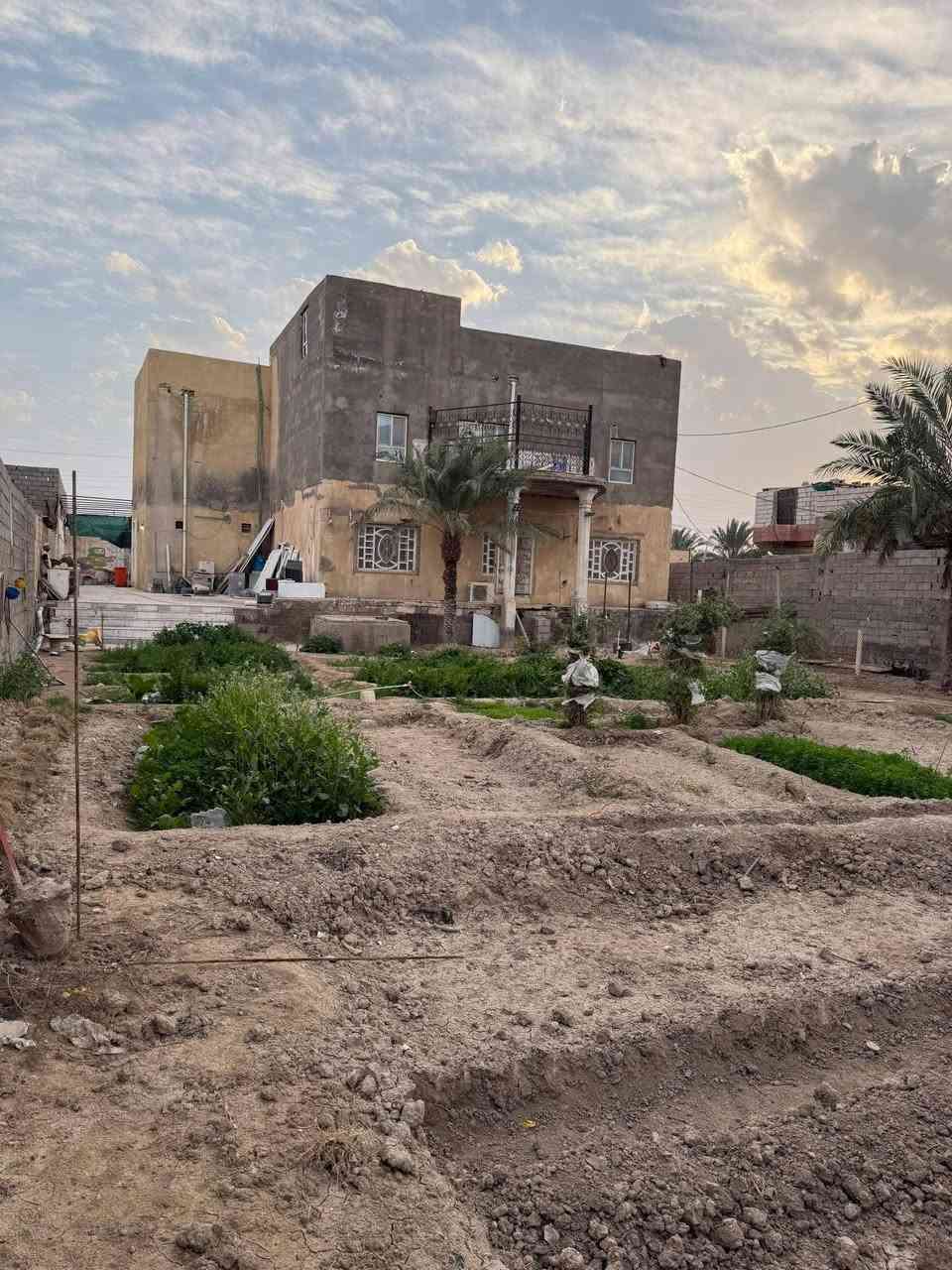 أسعد ألله أوقاتكم بكل خير🌹
الاتصال ***********
🔊 أعلان عرض أليوم أروع مايكون وبسعر جدن مناسب ♦️

موقع تجاري 💲
أرض مع دار سكن طابقين 
ألمساحه الكليه ( نصف دونم )
على شارع تبليط مباشرةً تجاري ( واجه لارض على شارع 23 متر من ضمن محل أسواق ) 

تحتوي على دار سكن مساحة البناء 350 م
أرض مزروعه وكامله ومرتبه
على نهر جاري
جميع الخدمات متوفره ⚡

محتويات الدار ⬇️
كراج واسع + ديوان 10م + صاله طابق ارضي وصاله طابق ثاني + عدد غرف نوم 9 غرف + مطبخ وصحيات خارجي داخلي 

والبيت شقل درجه أولى ومشتقلينه ازوكام
نوع العقار : طابو ملك صرف تحويل سهم بأسم المشتري
العنوان : البصره أبي الخصيب باب عباس

كل هاذ بسعر 240 مليون وقابل تفاوض سعره جدن مناسب 
الاتصال ***********
