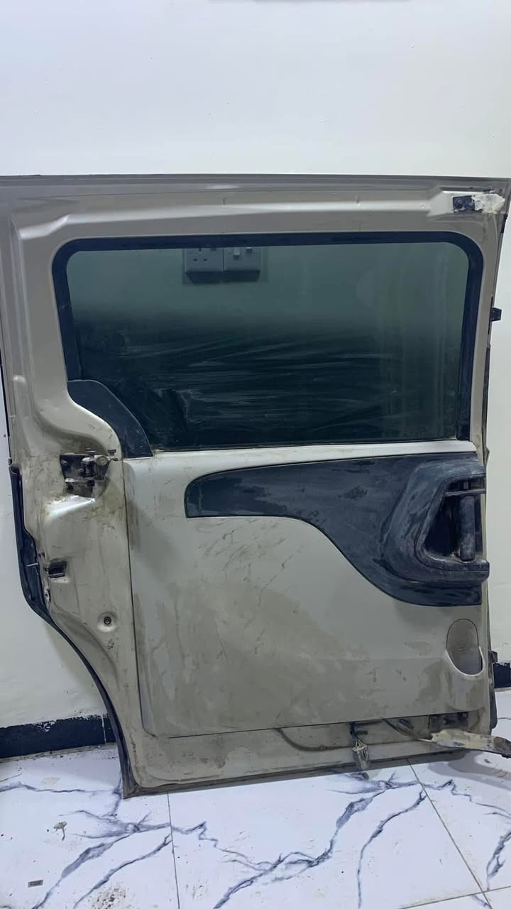 السلام عليكم اغراض تفصيخ دوج كرفان مثل مموضح بالصور للاستفسار ***********
