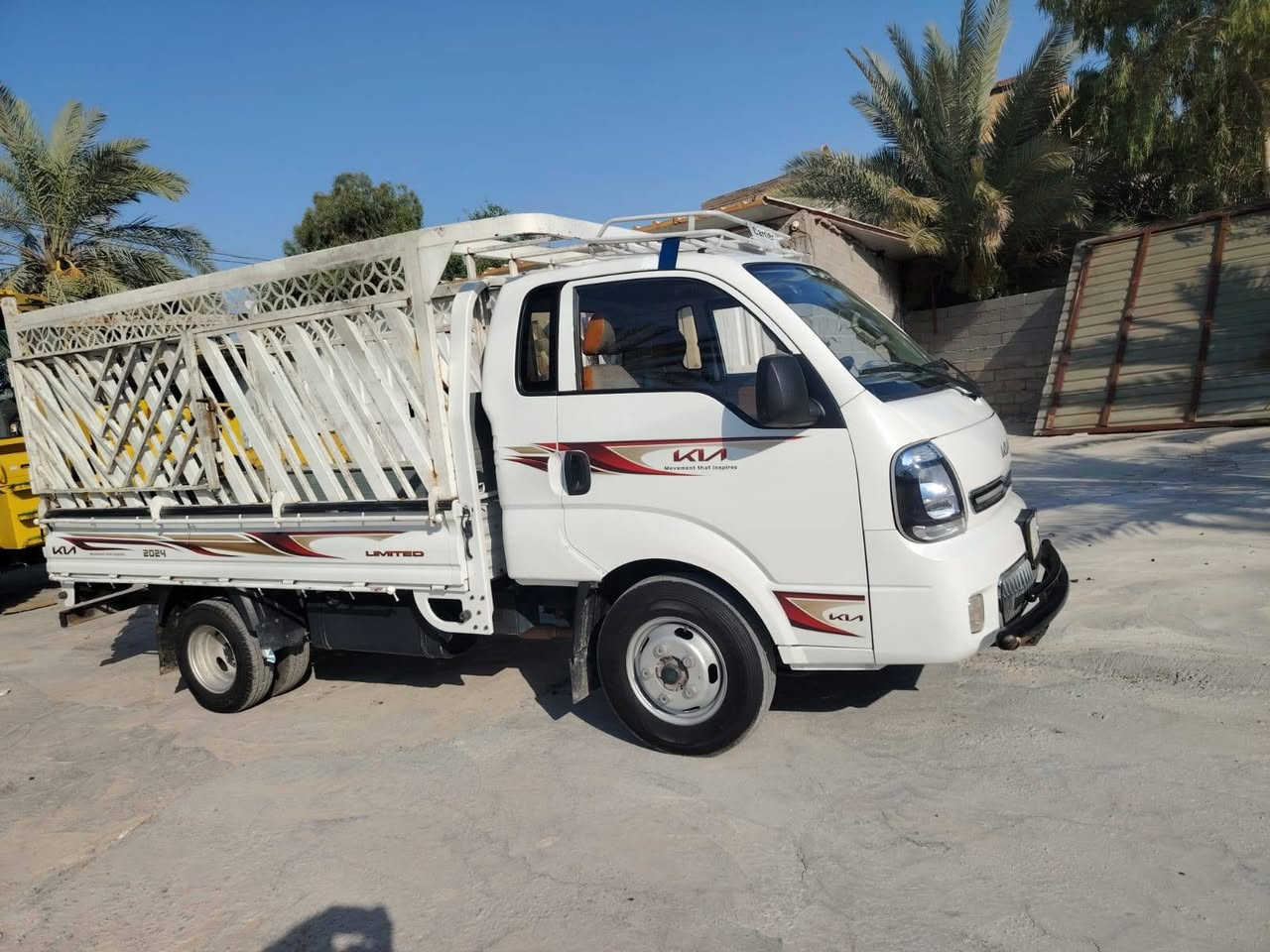 سلام عليكم كيا للبيع موديل 2023
مكينه وكير وكسن مكفولات تبريد شغال 
السياره فول  تبريد شغال ع وضع الشركه
***********
