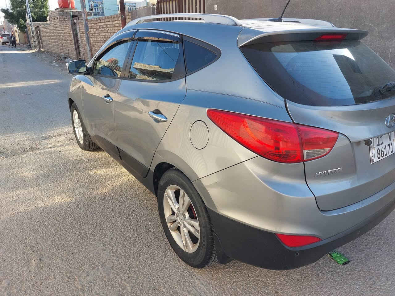 السلام عليكم لبيع توسان موديل 2012 رقم بغداد انكليزي بسمي مكينه 2400 دوش كير محرك حداديه مكفولات بيهه ثلاث قطع صبغ بدون داخل شرط تبريد ثلج تخم تايرات جداد كهربائية كلهه شغاله سياره جاهزه من كلشي السعر 115 وبيهه مجال بسيط مكاني بابل ***********
