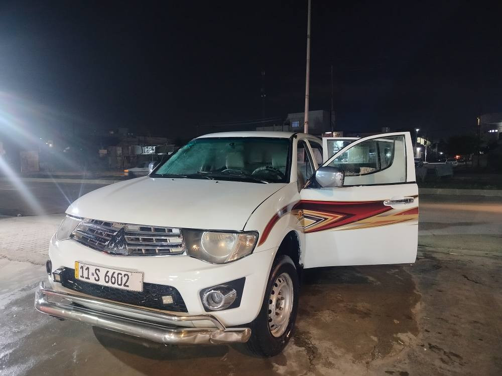 بيكاب ميستيوبشي 2011 بانزين فور ويل//صبغ عام 
كير فور ويل شغال
سيارة مكلوبة //شرط بدون كص 
شاصي سليم  💯
رقم بغداد  انگليزي جديد /ب اسمي 
بيها ورقة بانزين خاصة بكركوك 
شرط التحويل والغرامات 
رقمي //***********
مكان السيارة كركوك 
السعر 75 وبيها مجال ... كركوك, العراق
