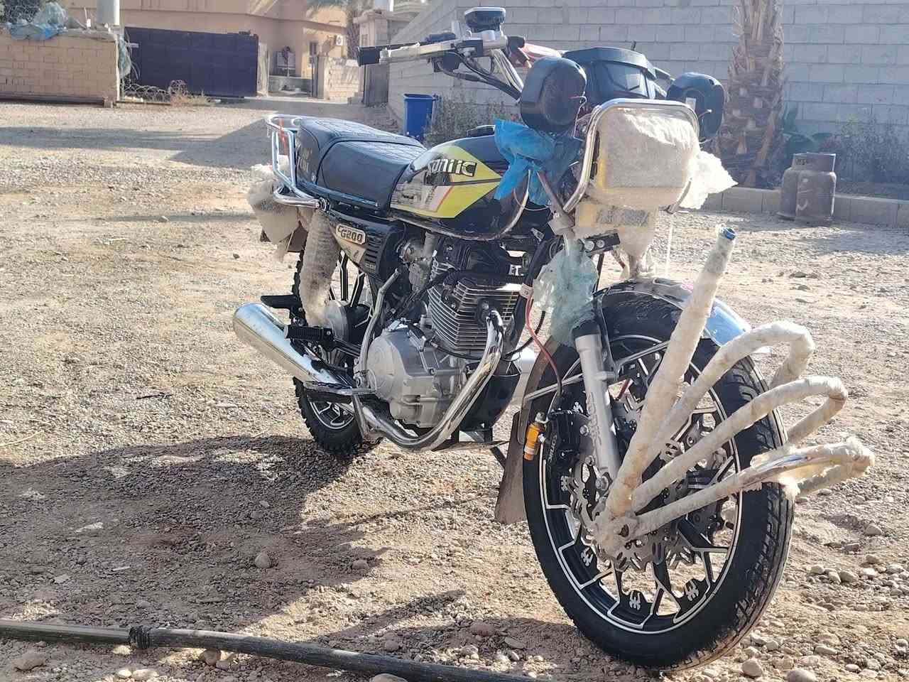 السلام عليڪم
دراجه للبيع 
موديل. 2025
محرك. مفتوح
بعدو جديد 
منفيس كامل شغله كامله
سويجات كاملات
بس تشغل وتمشي
السعر المطلوب. 650 الف
ملاحظه. تواصل ع رقم فقط
***********
