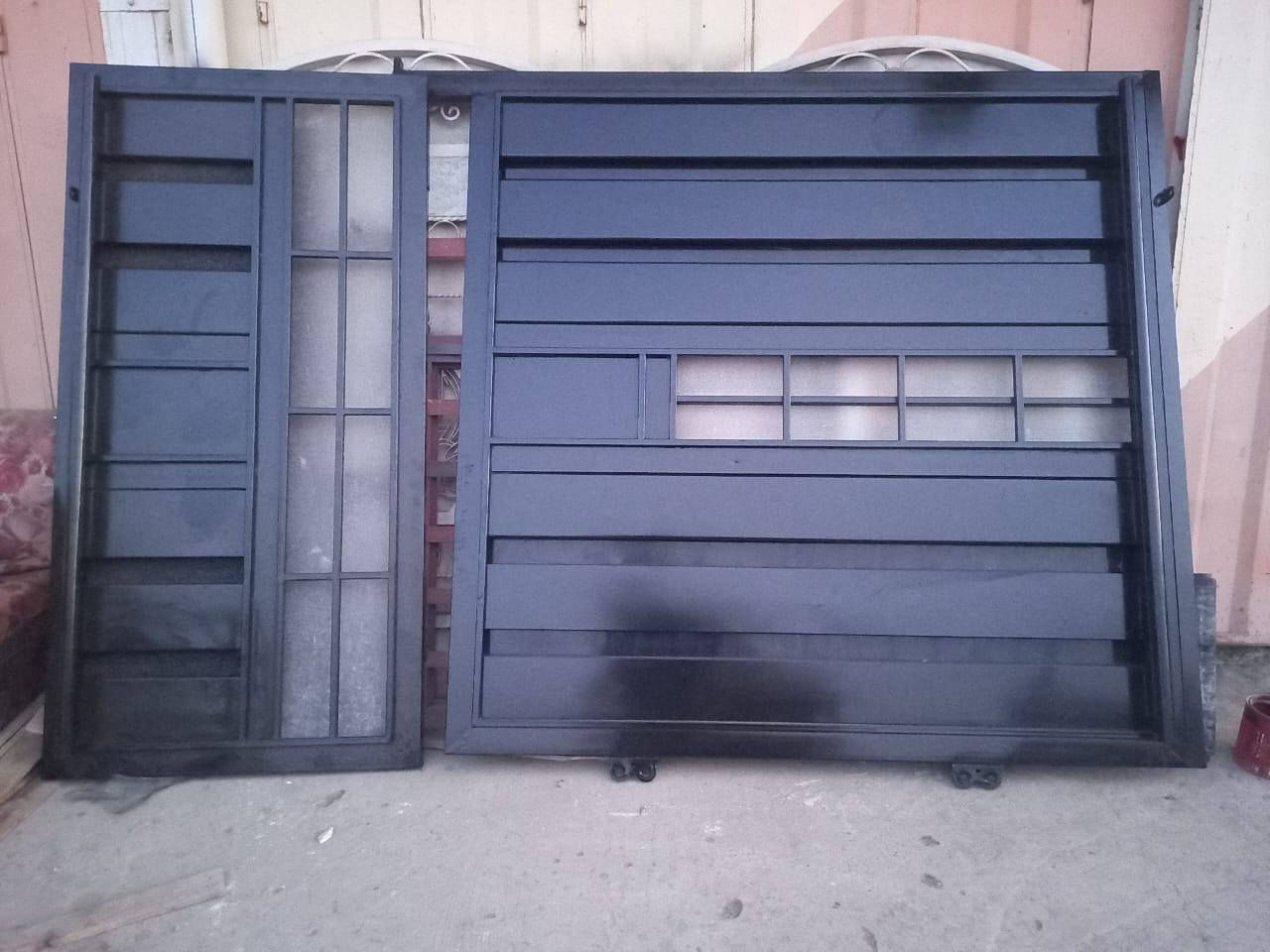 حدادة ابو حسين لعمل كافة موديلات الابواب و الشبابيك والمحجرات حسب الطلب 
العنوان علوة الخالص داخل گراج السندية 

***********
