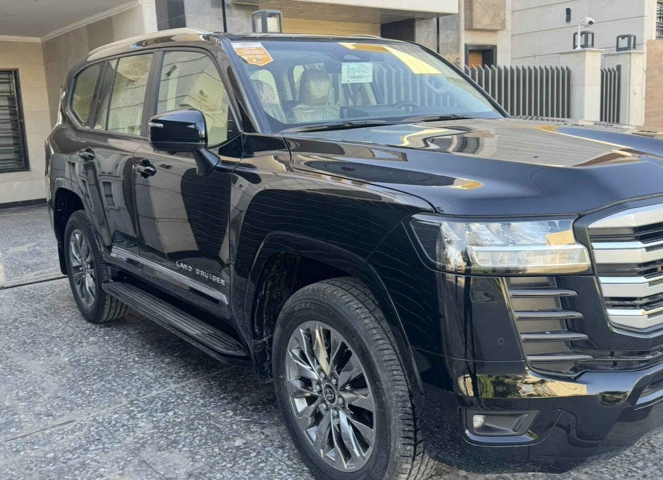 سلام عليكم ....
لاند كروز موديل 2025 تويوتا العراق ضمان فئة
 GXR  TSS
محرك 6 سلندر 4000cc تنفس طبيعي السيارة زيرو
المواصفات
١ رادار
٢. اربع كامرات
٣ . خمس بصمات ابواب
٤. باب خلفي كهرباء
٥.شاشة كبيرة الوجبة جديدة
٦.كشنات كهرباء
٧. ثلاث شاشات ايباد
٨. تحكم ستيرن
٩. فتحة سقف
١٠. نقطة عمياء
١١. حساس امامي خلفي
ضمان شركة ساس 4 سنوات
.. العنوان بغداد اليرموك.
السعر 78,000 $  وبيها مجال
الرقم
***********
