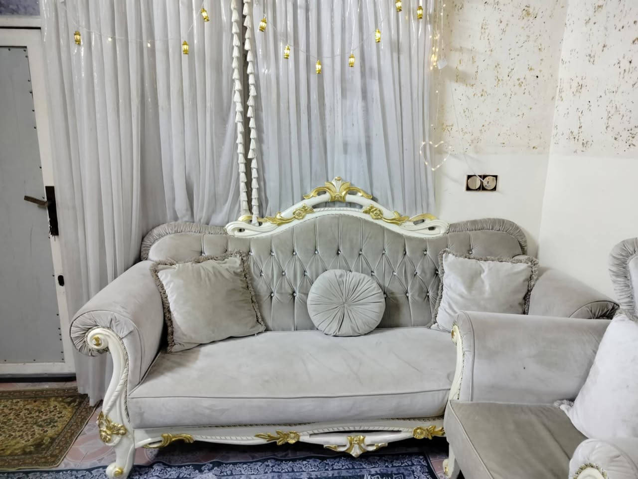 ديوان تركي ملكي للبيع 
عنوان حي سومر 
اتصال ***********
***********
نظافه 80٪
