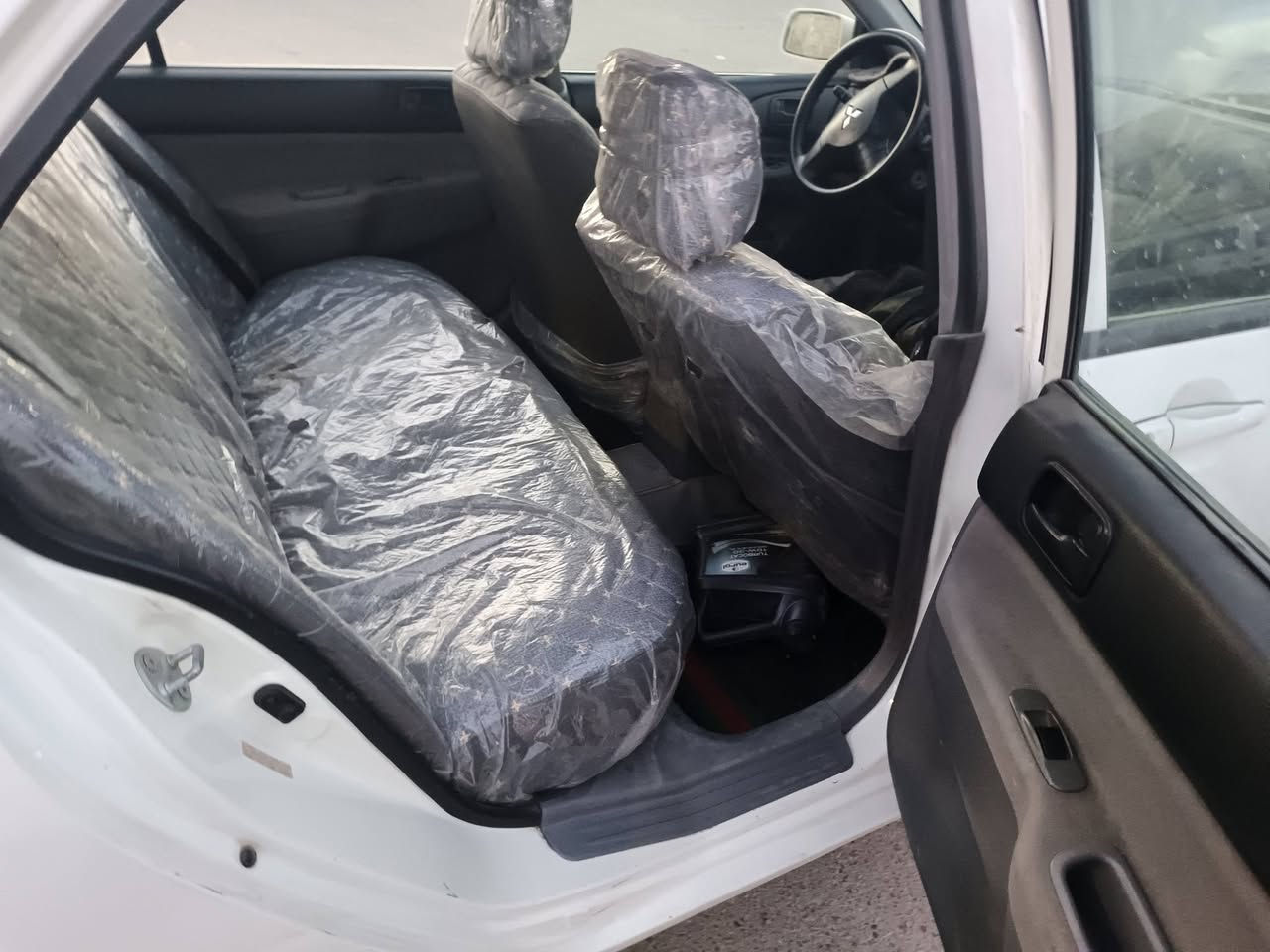 السلام عليكم لانسر ٢٠١٠بغداد سنوية بسمي عنواني بغداد الكرخ السيارة بيها اكثر من قطعة صبغ اني ابيع احزام كير مكينة مكفولة الحمدلله *********** للاتصال او واتساب
